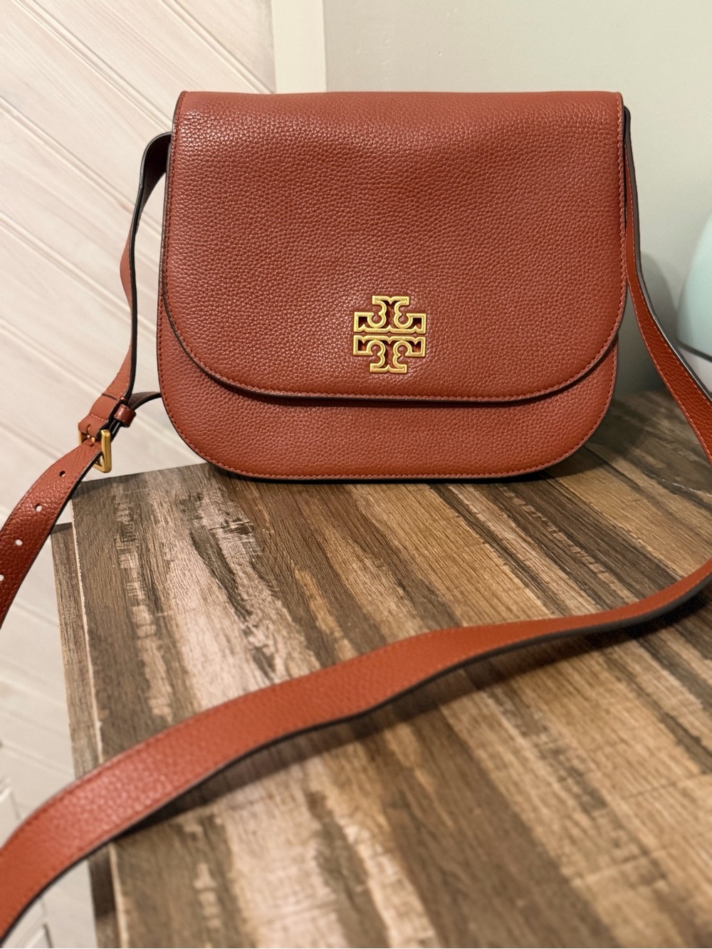 Tory Burch Brick Tan Pebbled Leather Saddle Crossbody with Gold Logo